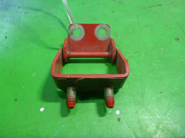 Петля двери багажника