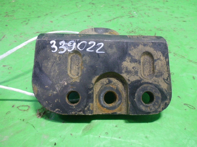 Кронштейн двигателя правый