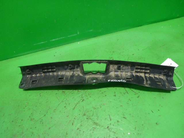 Обшивка багажника