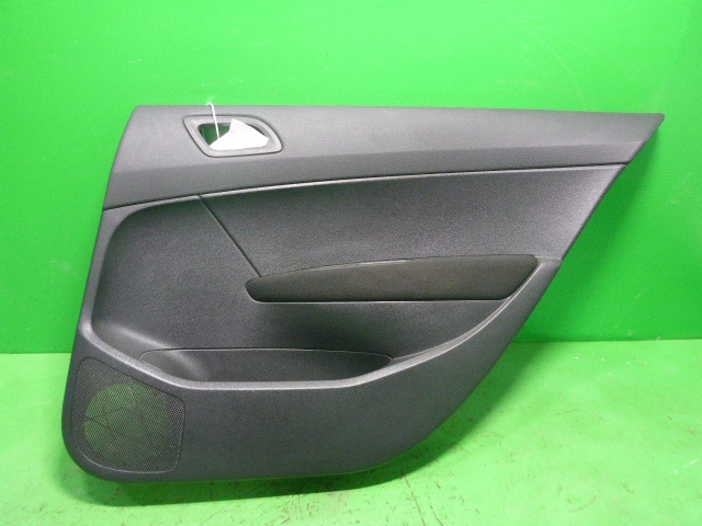 Обшивка двери задней правой