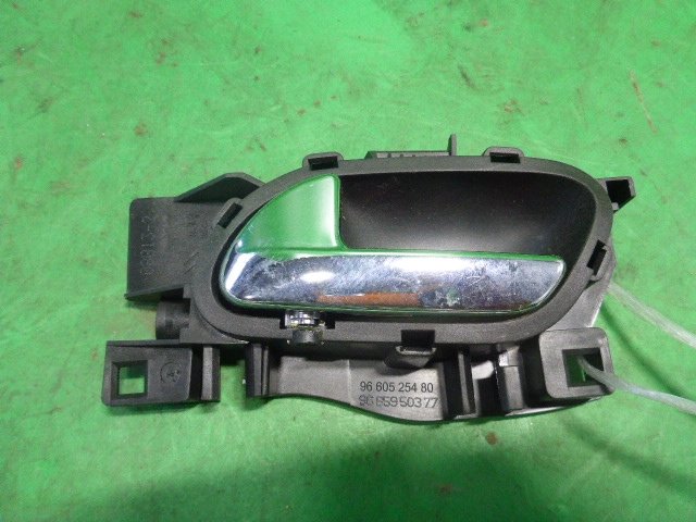 Ручка двери задней внутренняя левая