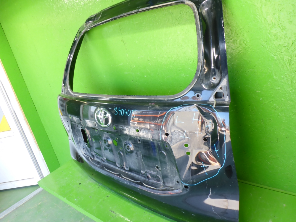 Дверь багажника