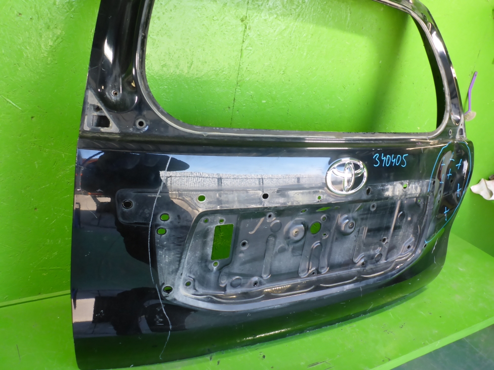 Дверь багажника