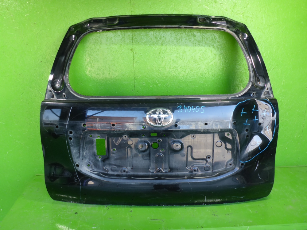 Дверь багажника