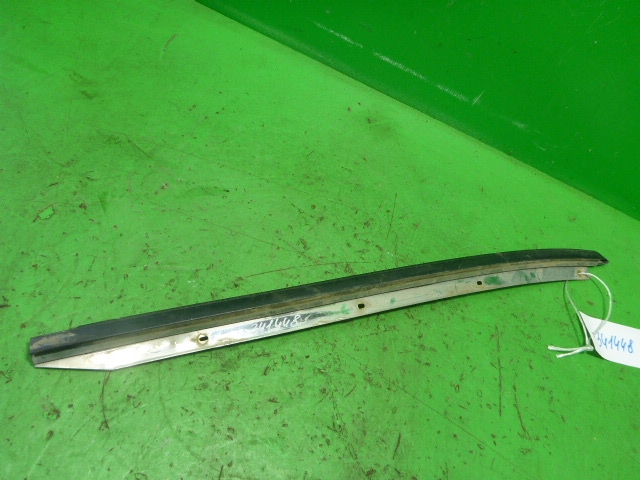 Молдинг лобового стекла