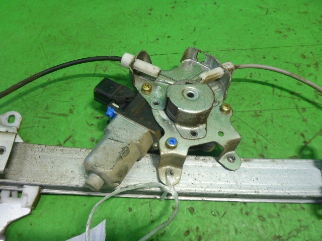 Стеклоподъемник электр. задний правый