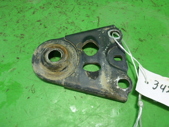 Кронштейн передней балки