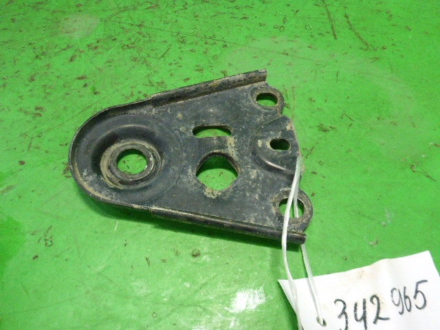 Кронштейн передней балки