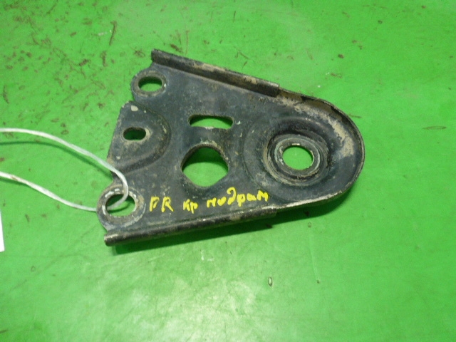 Кронштейн передней балки