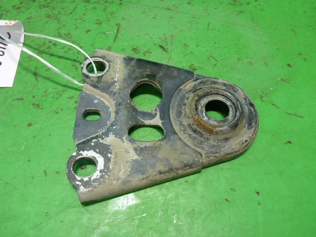 Кронштейн передней балки