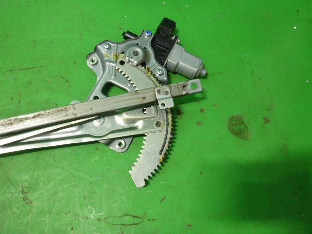 Стеклоподъемник электр. передний левый