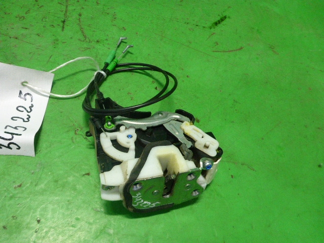 Замок двери задней левой