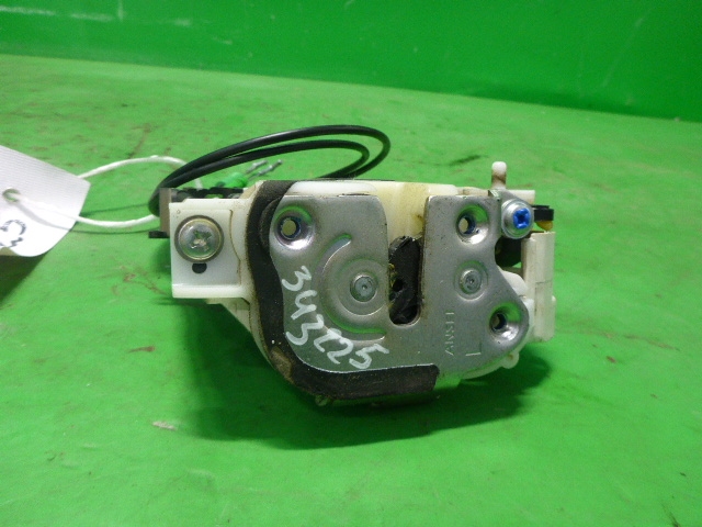 Замок двери задней левой