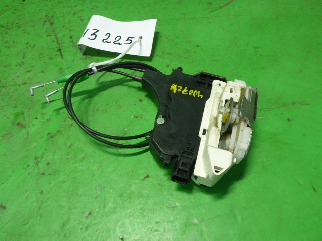 Замок двери задней левой