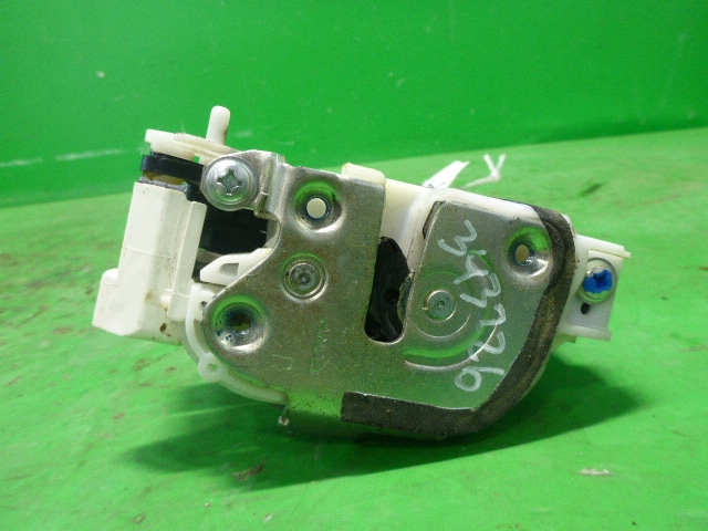 Замок двери задней правой