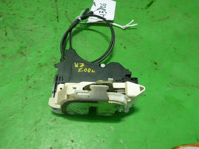 Замок двери задней правой