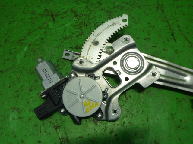 Стеклоподъемник электр. передний правый