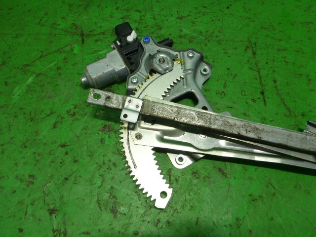 Стеклоподъемник электр. передний правый