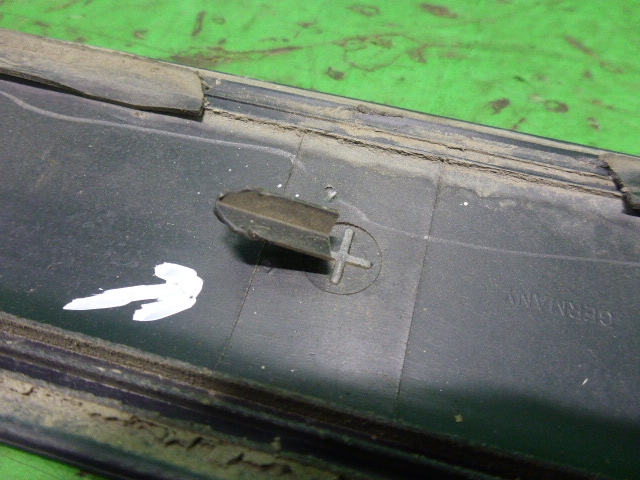 Накладка двери передней левой