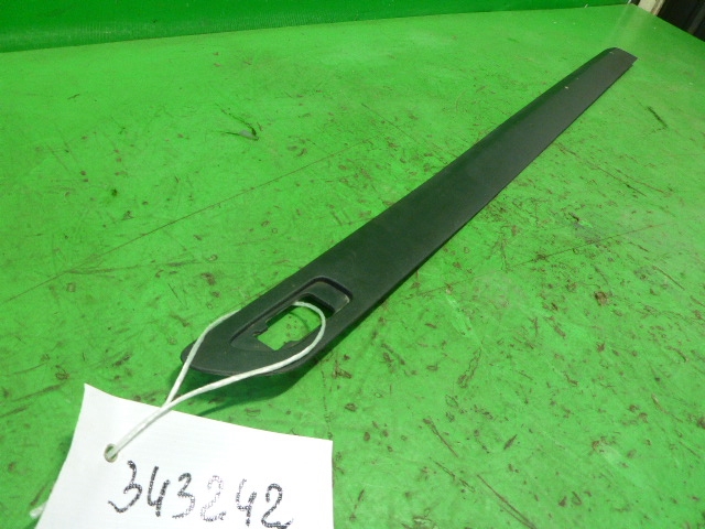 Накладка двери передней левой