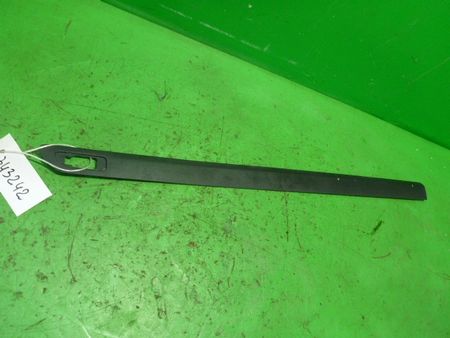 Накладка двери передней левой