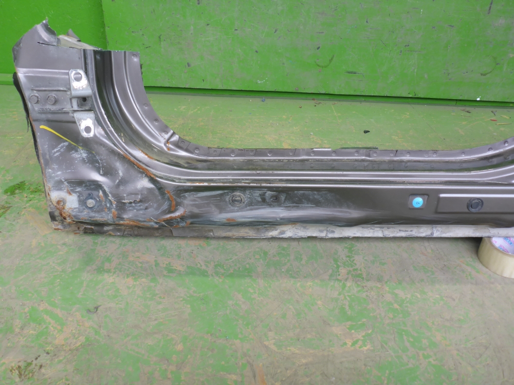 Порог со стойкой левый