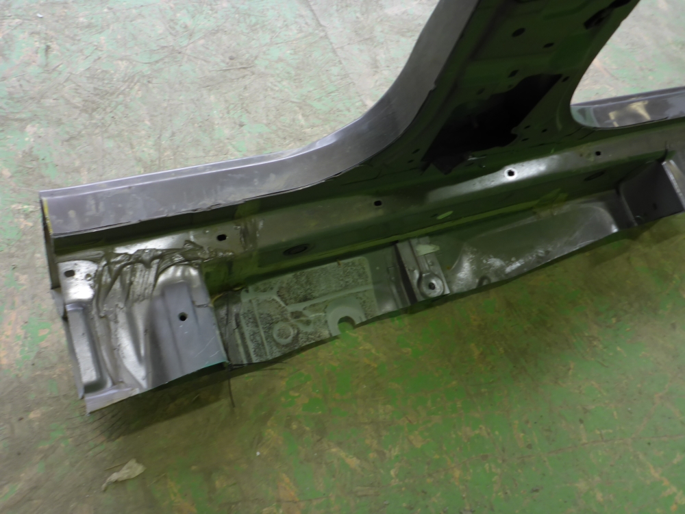 Порог со стойкой левый