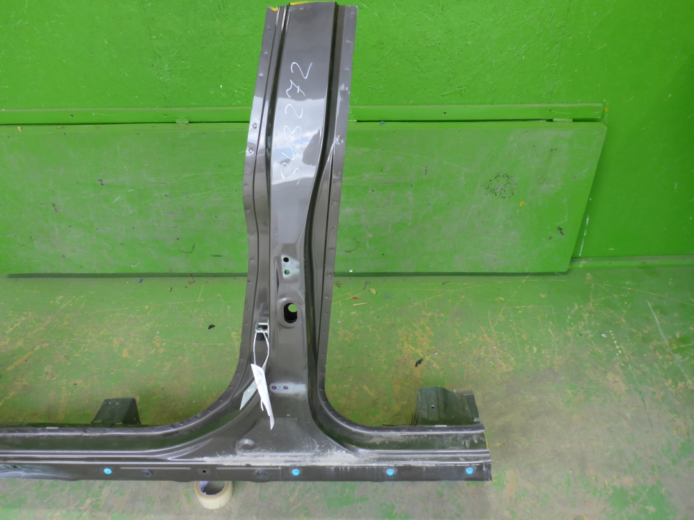 Порог со стойкой левый