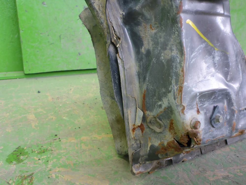 Порог со стойкой левый