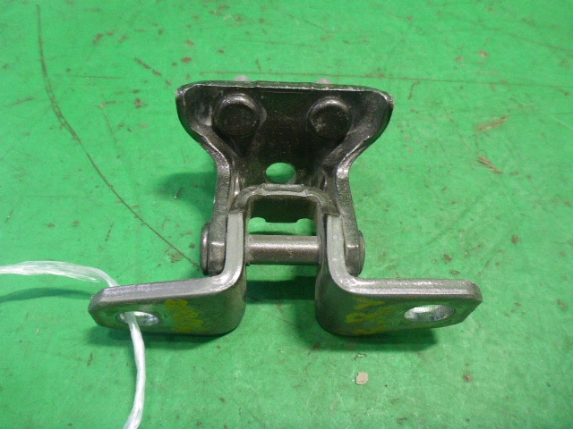 Петля двери задней правой верхняя