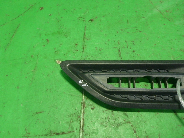 Накладка переднего крыла левого