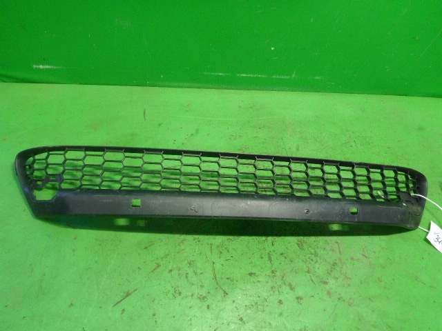 Решетка в бампер центральная