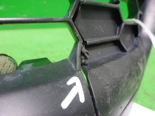 Решетка в бампер центральная