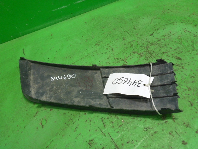 Заглушка бампера левая