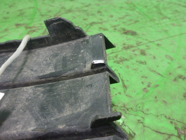 Заглушка бампера левая