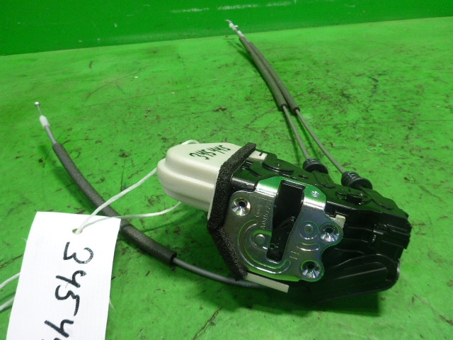 Замок двери задней левой