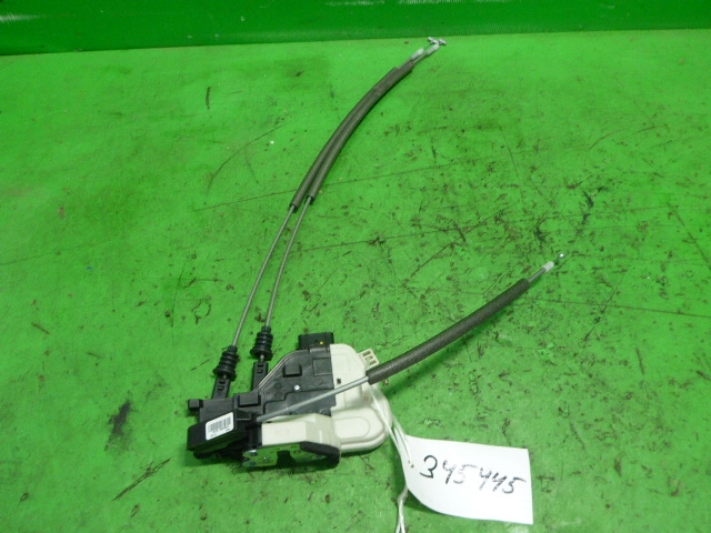 Замок двери задней левой