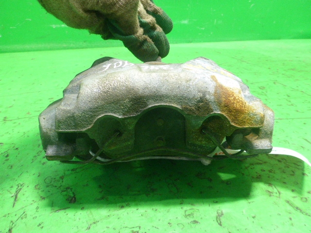 Суппорт передний правый