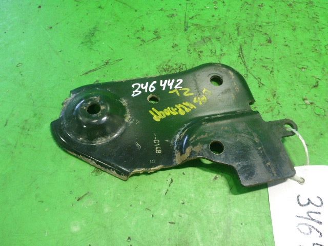 Кронштейн передней балки