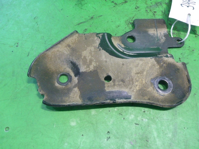 Кронштейн передней балки