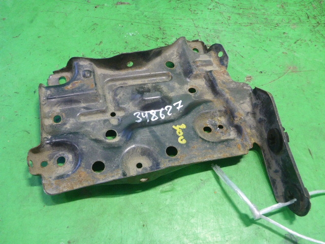 Площадка под аккумулятор (АКБ)