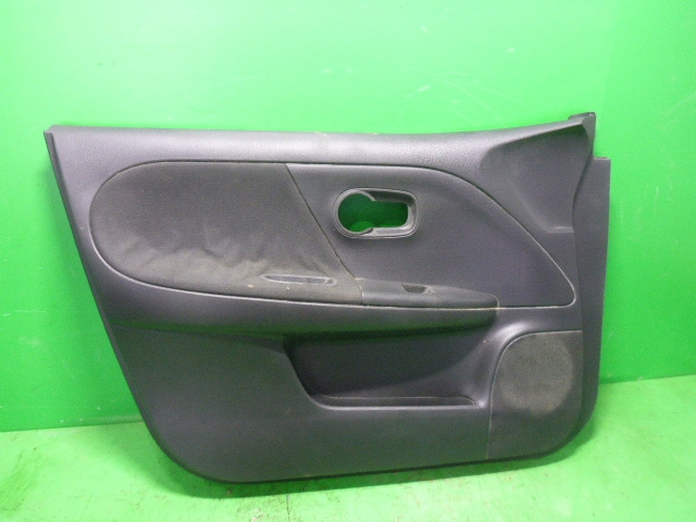 Обшивка двери передней левой