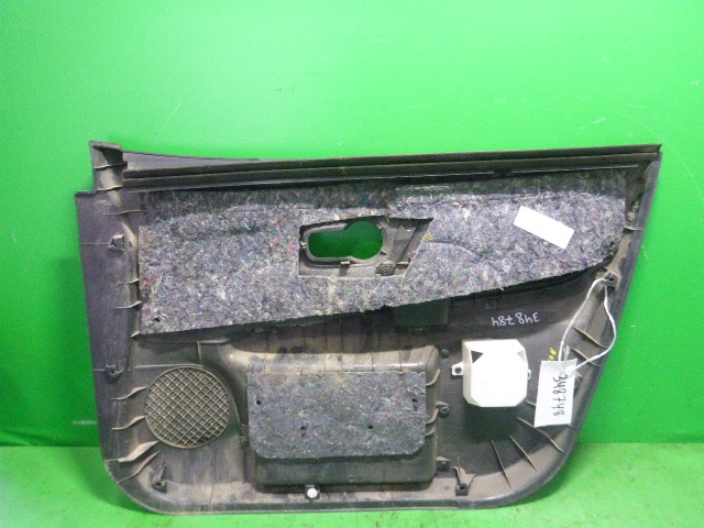 Обшивка двери передней левой