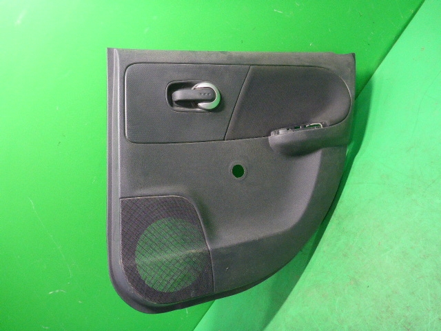 Обшивка двери задней правой