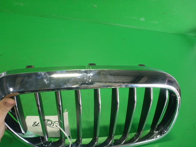 Решетка радиатора правая