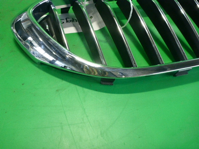 Решетка радиатора правая