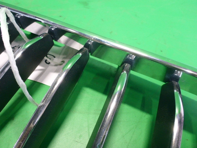 Решетка радиатора правая