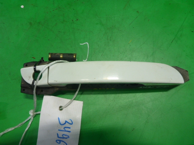 Ручка двери передней наружная правая