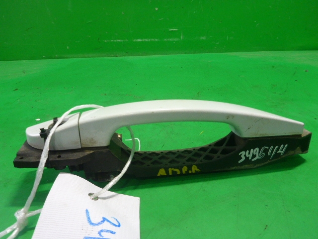 Ручка двери передней наружная правая