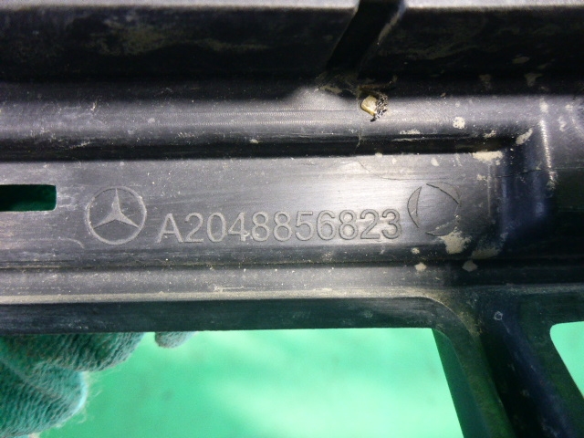 Решетка в бампер центральная